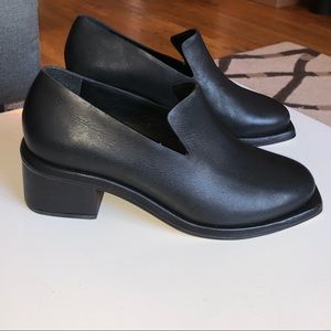 Square toe black heeled minimal style loafer